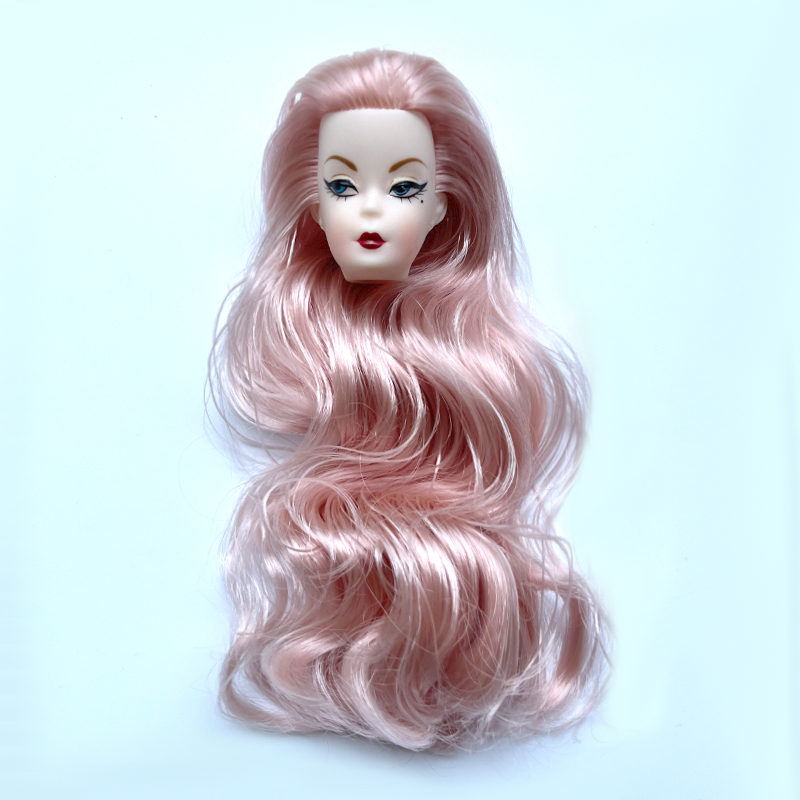 Blaue Augen, gewellte Locken,  – Vintage Fashion Female Bewertung und Preis