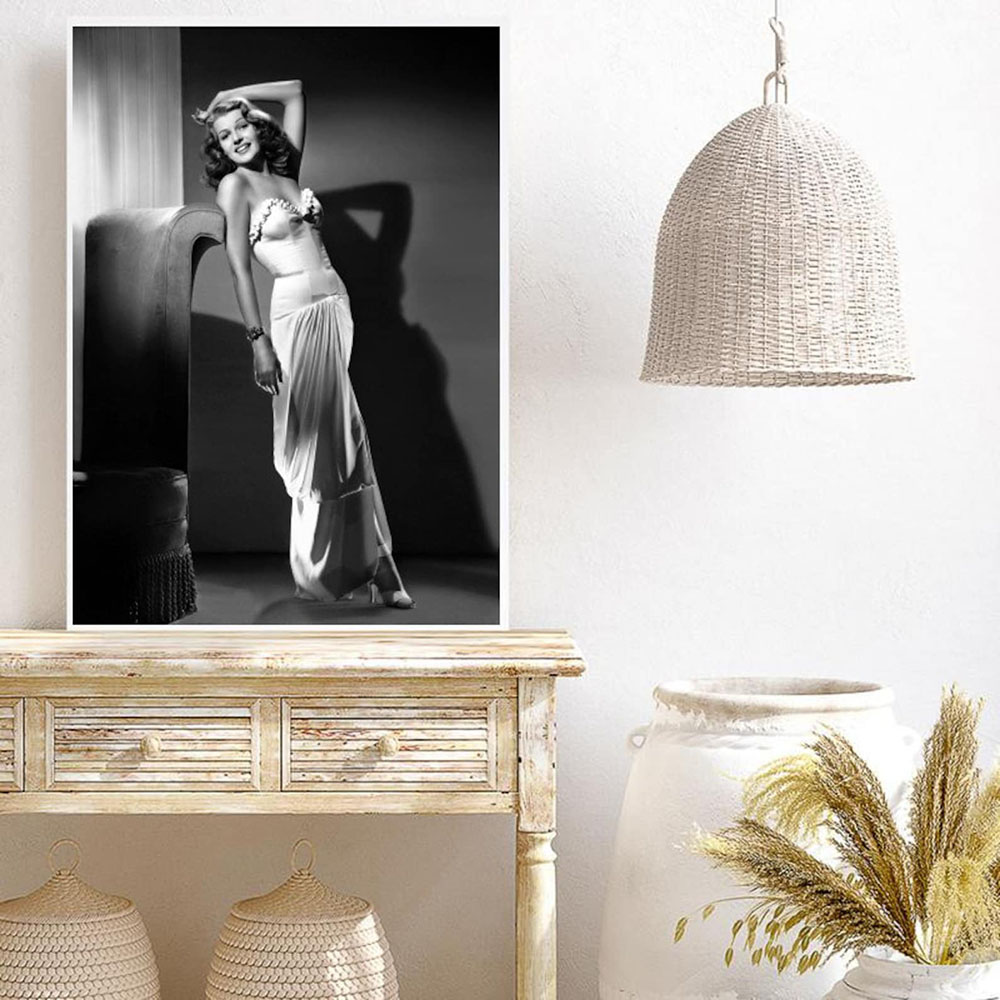 Rita Hayworth Poster, Schwarz  – Vintage Fashion Illustration Bewertung und Preis