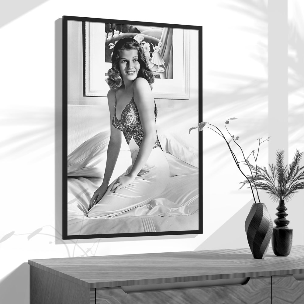 Rita Hayworth Poster, Schwarz  – Vintage Fashion Illustration Bewertung und Preis